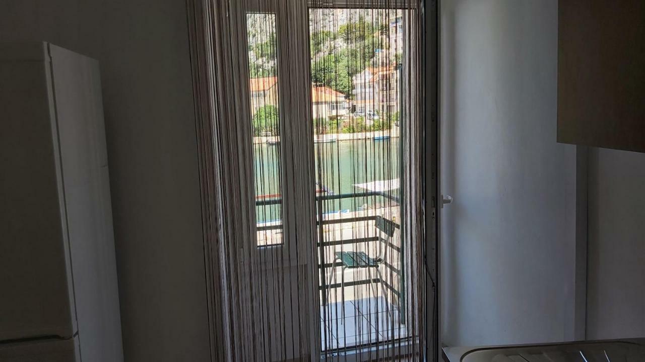 Apartment Mandic Omis Exterior photo